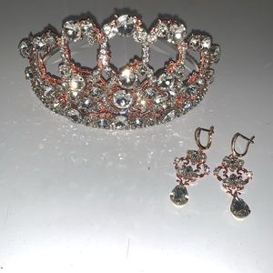 Rose gold crown/tiara & earrings.